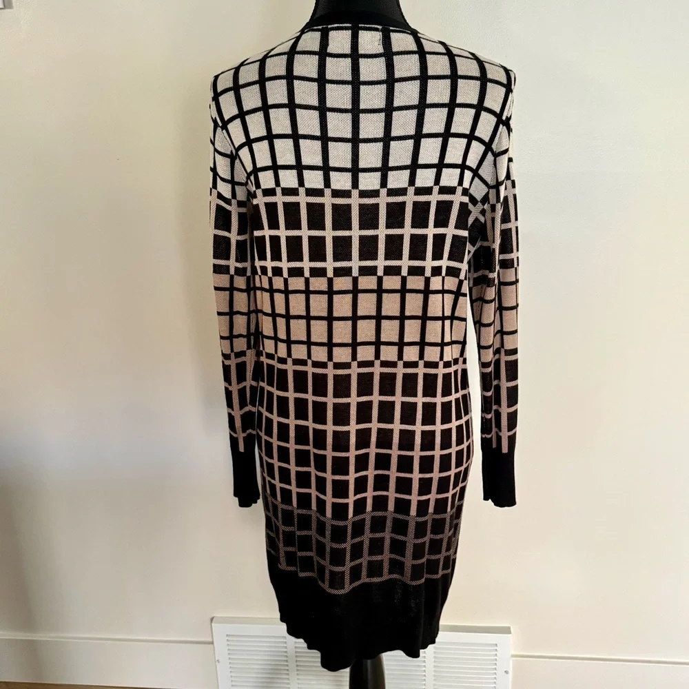 Elegant Black and Beige Grid Pattern Cardigan - Picture 3 of 7